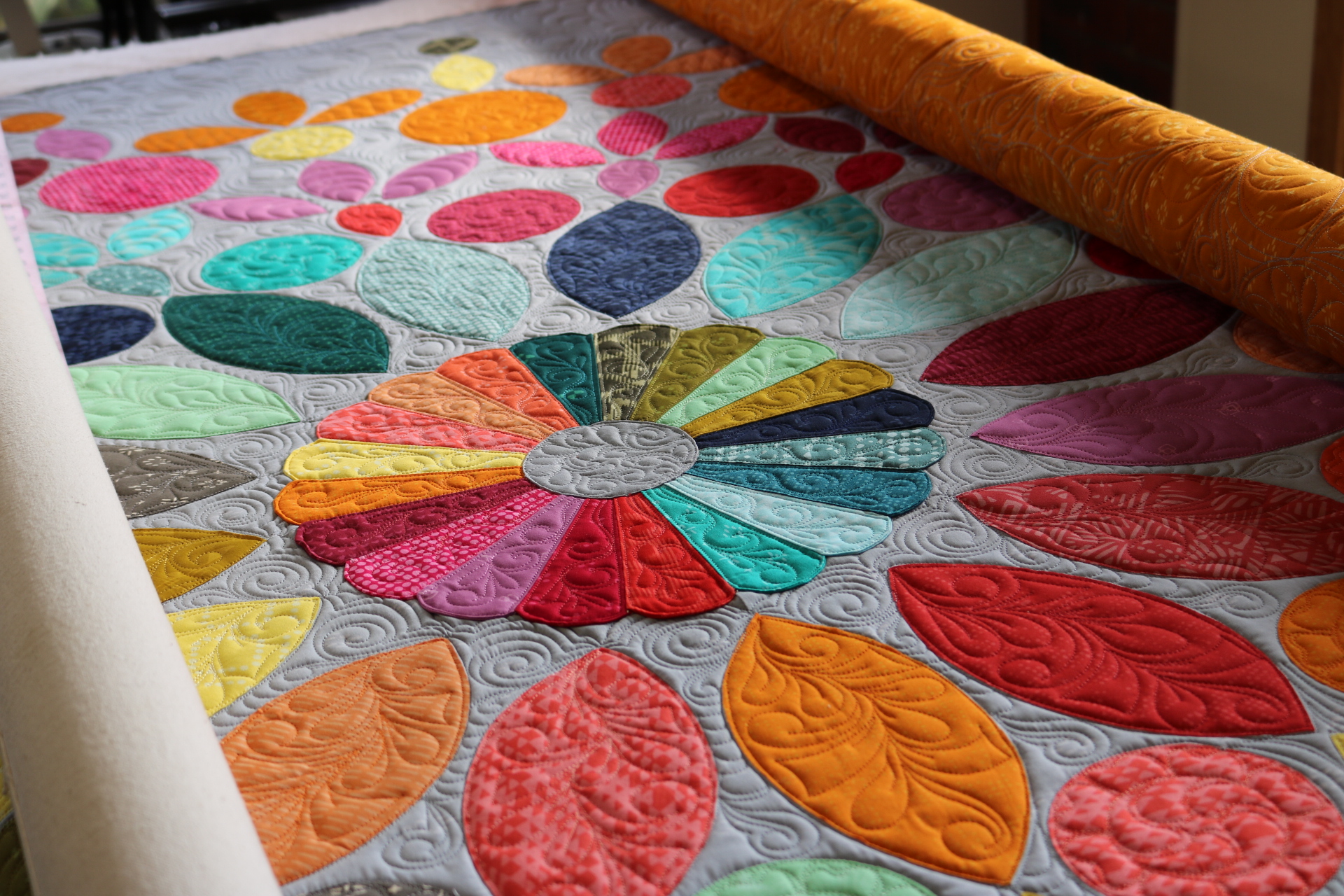 Modern mandala quilt free bird quilting designs